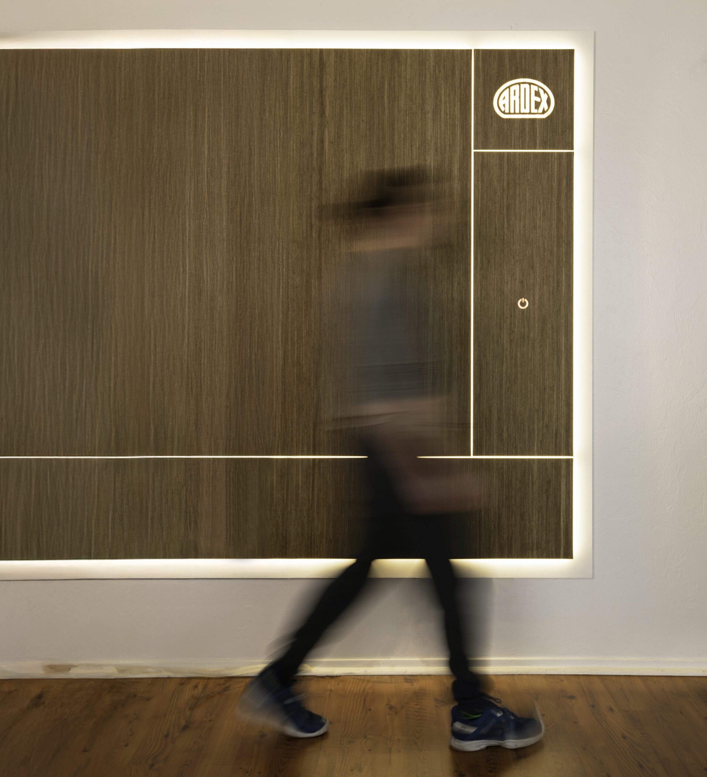 Example of backlit Ekoa panels with light glowing through the flax surface
